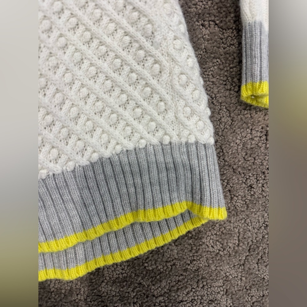 Charter club large sweater with hood, cute yellow, gray, and cream fun patterns - Picture 3 of 7